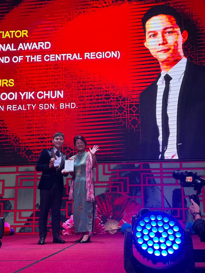 Zax receiving the Regional Award on stage